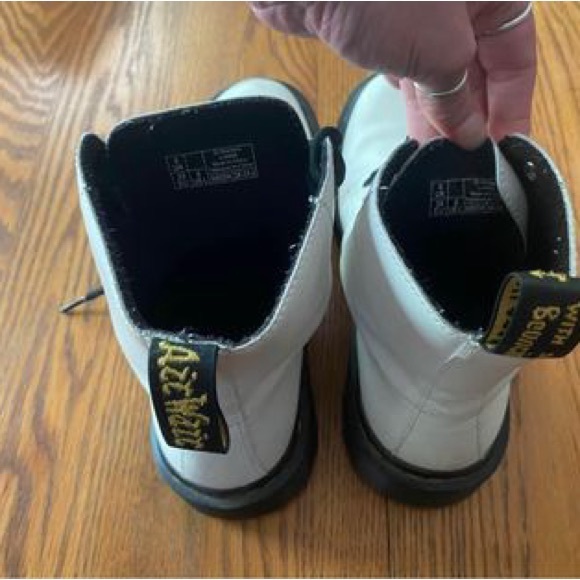 Great Condition size 8 White Dr. Marten’s. These are PERFECT! You will be happy! - Picture 9 of 9